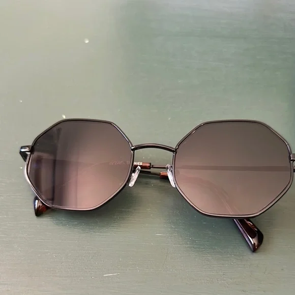 Aerie sunglasses - Picture 1 of 2